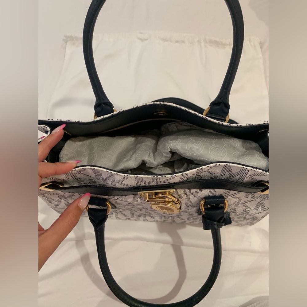 Michael Kors Logo Hamilton Tote - Picture 5 of 5